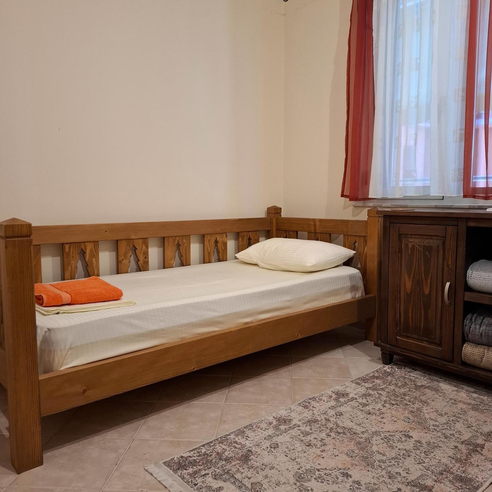 Hostel Nena Semi تيرانا المظهر الخارجي الصورة